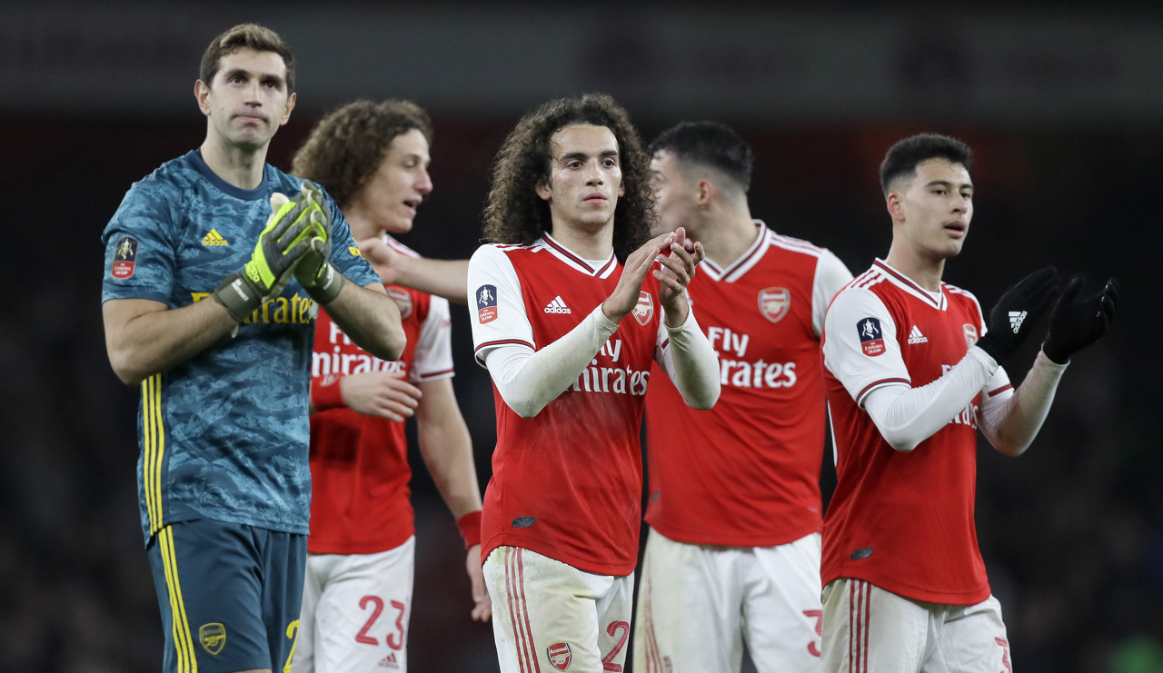 篮球勇士替补球员连续三场得分上双（勇士替补球员连续三场砍下两位数得分）